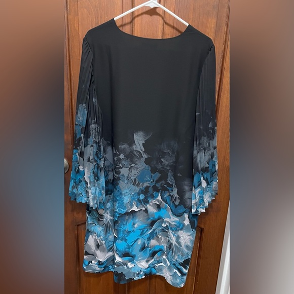 Alfani women’s size 14 floral print V-neck and 3/4 bell sleeves, pull on dress - Picture 2 of 6